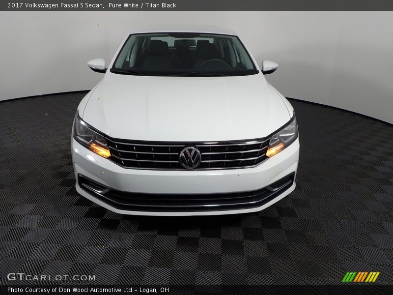 Pure White / Titan Black 2017 Volkswagen Passat S Sedan