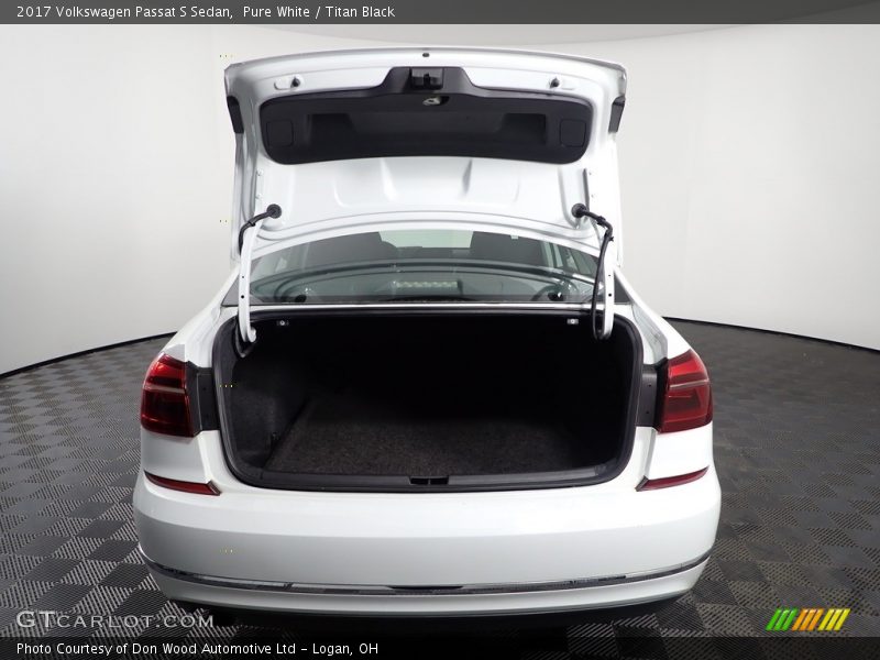 Pure White / Titan Black 2017 Volkswagen Passat S Sedan