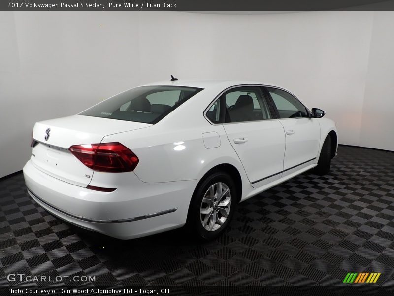 Pure White / Titan Black 2017 Volkswagen Passat S Sedan