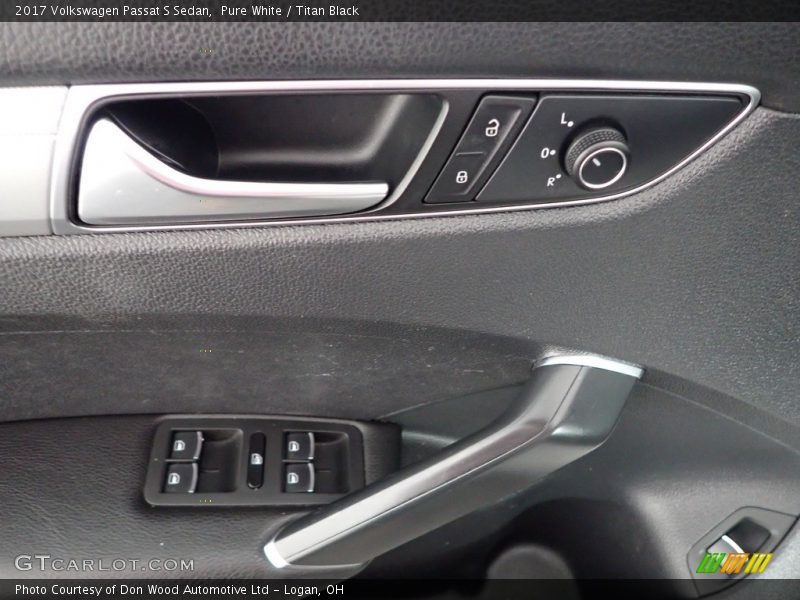 Pure White / Titan Black 2017 Volkswagen Passat S Sedan
