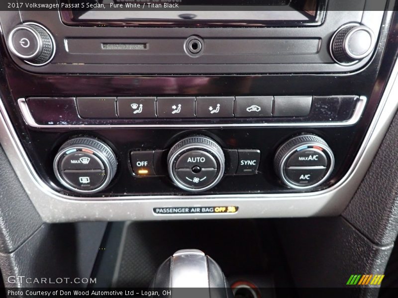 Pure White / Titan Black 2017 Volkswagen Passat S Sedan