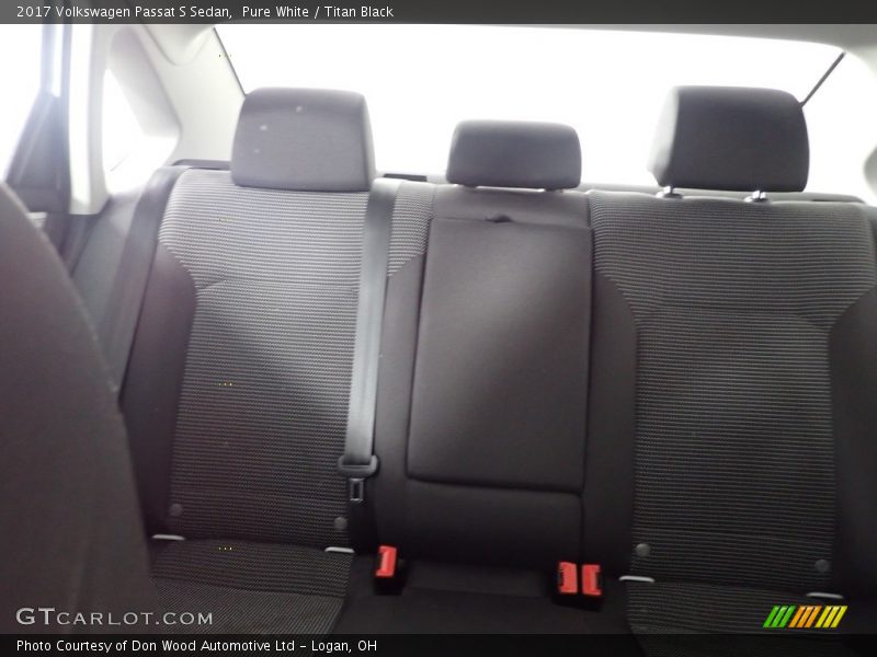 Pure White / Titan Black 2017 Volkswagen Passat S Sedan