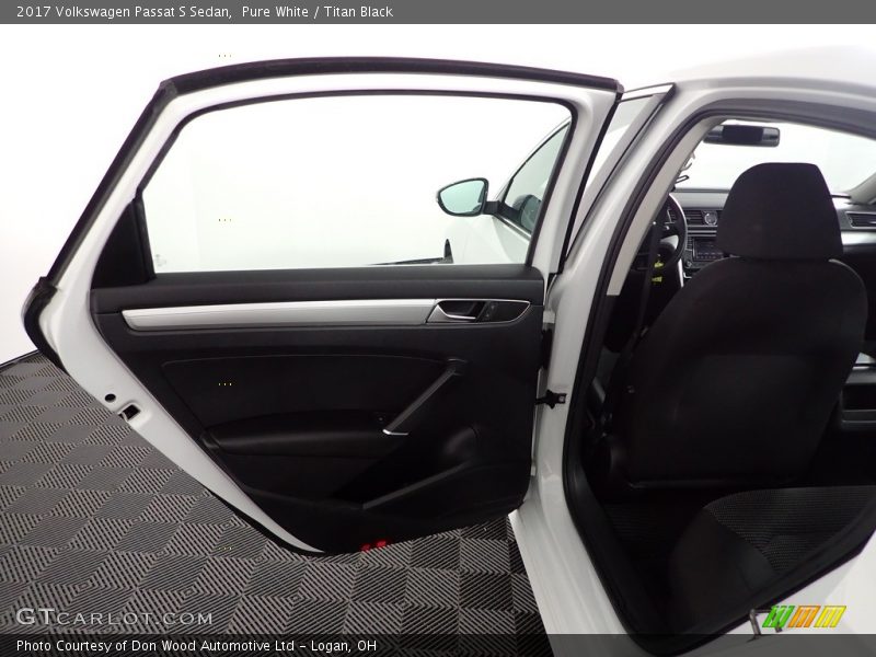 Pure White / Titan Black 2017 Volkswagen Passat S Sedan