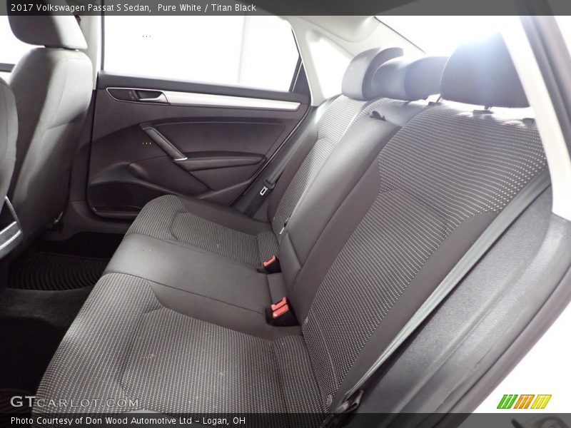 Pure White / Titan Black 2017 Volkswagen Passat S Sedan
