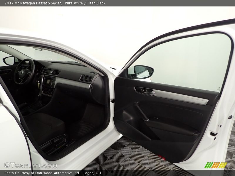 Pure White / Titan Black 2017 Volkswagen Passat S Sedan