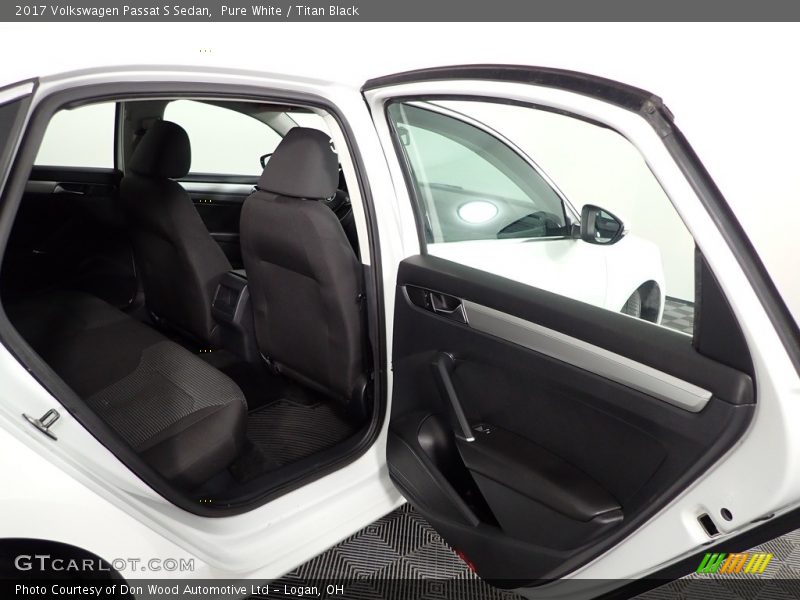 Pure White / Titan Black 2017 Volkswagen Passat S Sedan