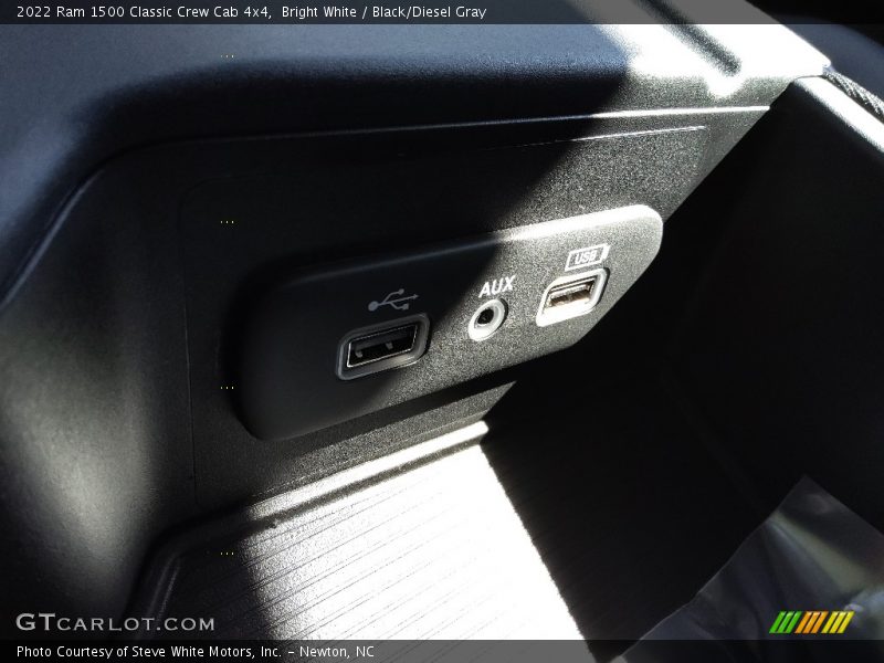 Bright White / Black/Diesel Gray 2022 Ram 1500 Classic Crew Cab 4x4