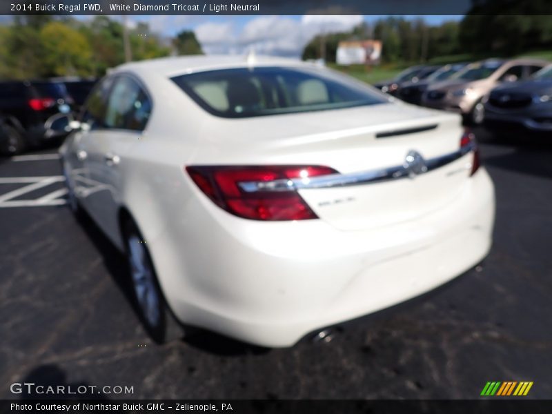 White Diamond Tricoat / Light Neutral 2014 Buick Regal FWD