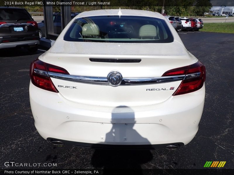 White Diamond Tricoat / Light Neutral 2014 Buick Regal FWD