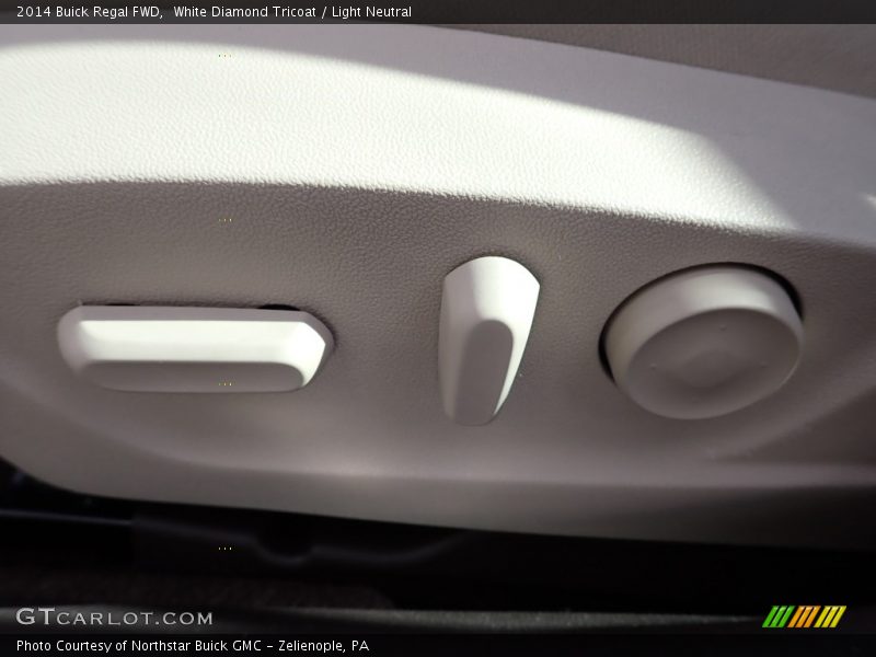 White Diamond Tricoat / Light Neutral 2014 Buick Regal FWD