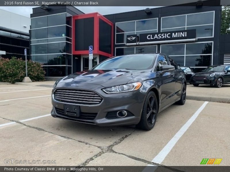 Magnetic Metallic / Charcoal Black 2016 Ford Fusion SE