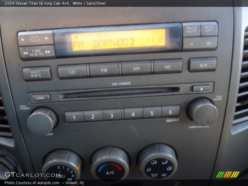 White / Sand/Steel 2004 Nissan Titan SE King Cab 4x4
