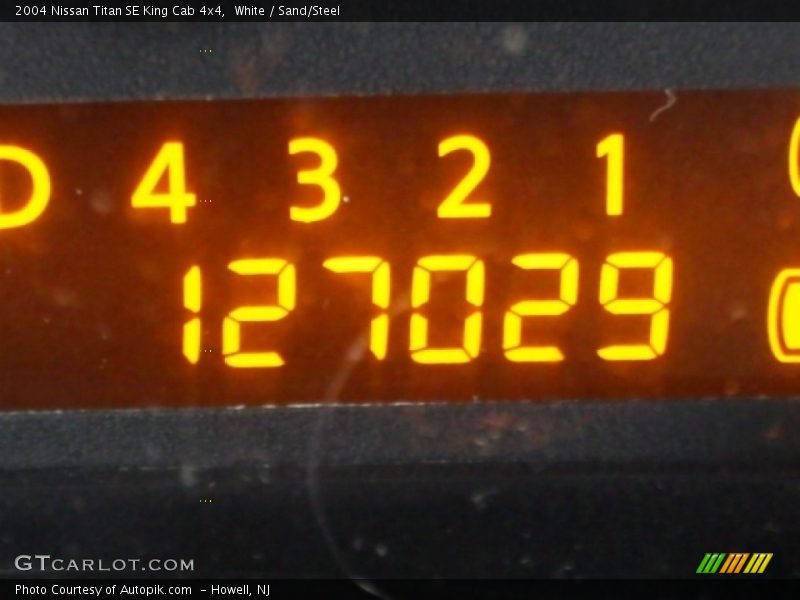 White / Sand/Steel 2004 Nissan Titan SE King Cab 4x4