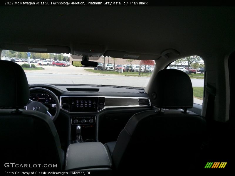 Platinum Gray Metallic / Titan Black 2022 Volkswagen Atlas SE Technology 4Motion