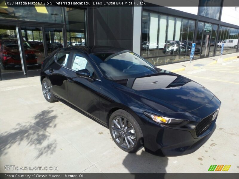 Front 3/4 View of 2023 Mazda3 2.5 S Preferred Hatchback