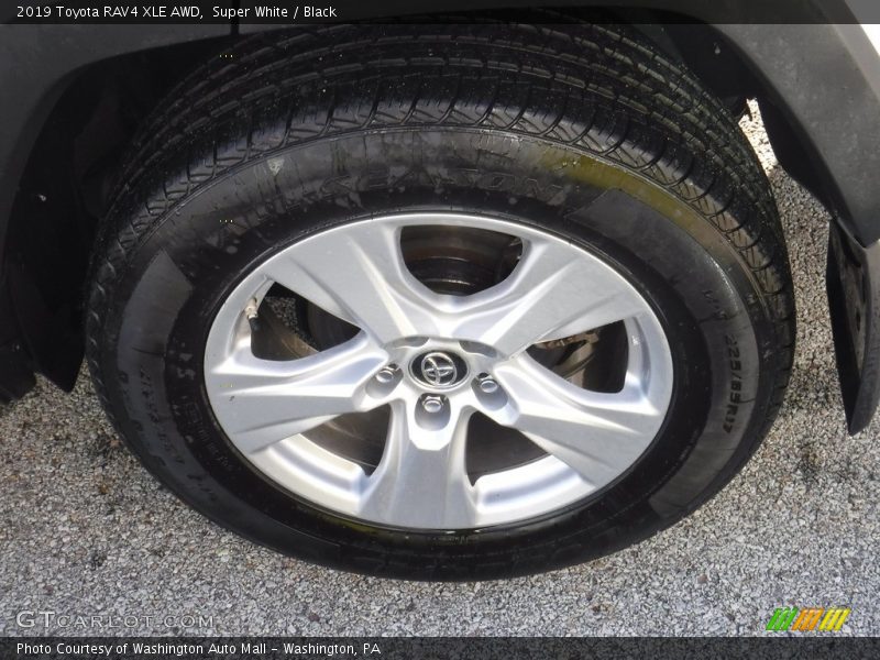 Super White / Black 2019 Toyota RAV4 XLE AWD