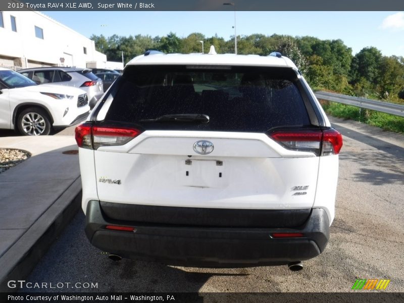 Super White / Black 2019 Toyota RAV4 XLE AWD