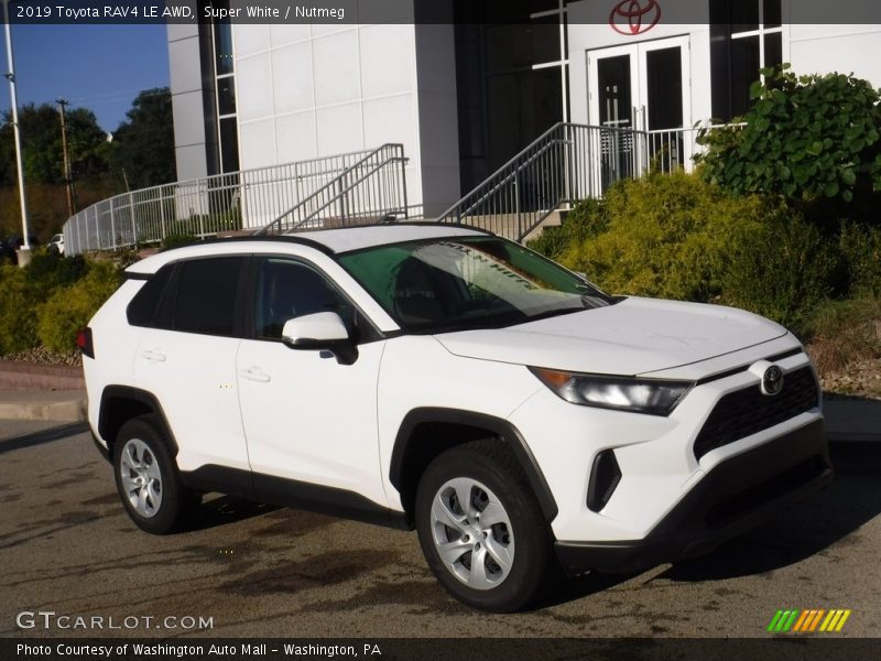 Super White / Nutmeg 2019 Toyota RAV4 LE AWD