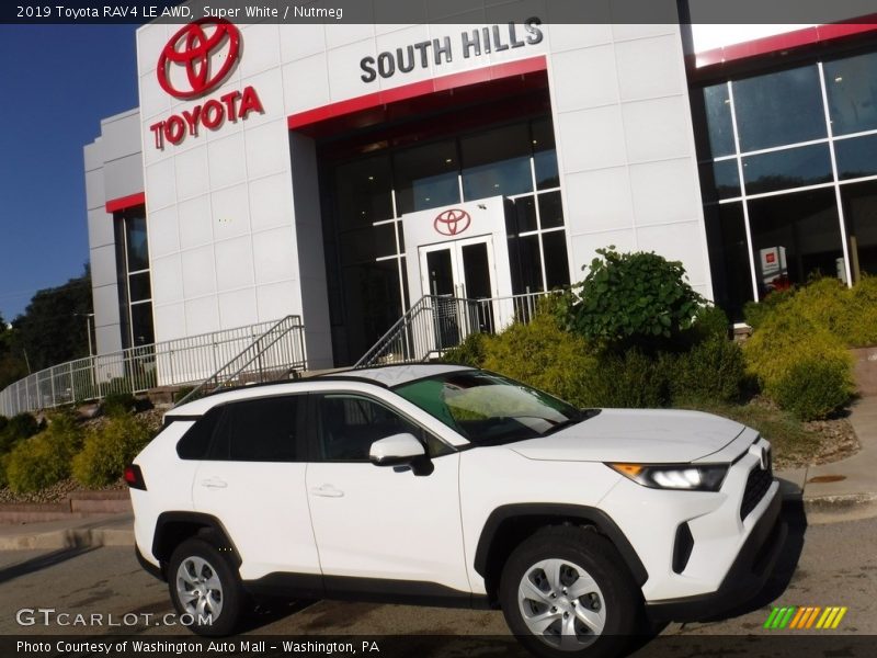 Super White / Nutmeg 2019 Toyota RAV4 LE AWD