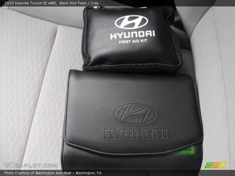 Black Noir Pearl / Gray 2019 Hyundai Tucson SE AWD