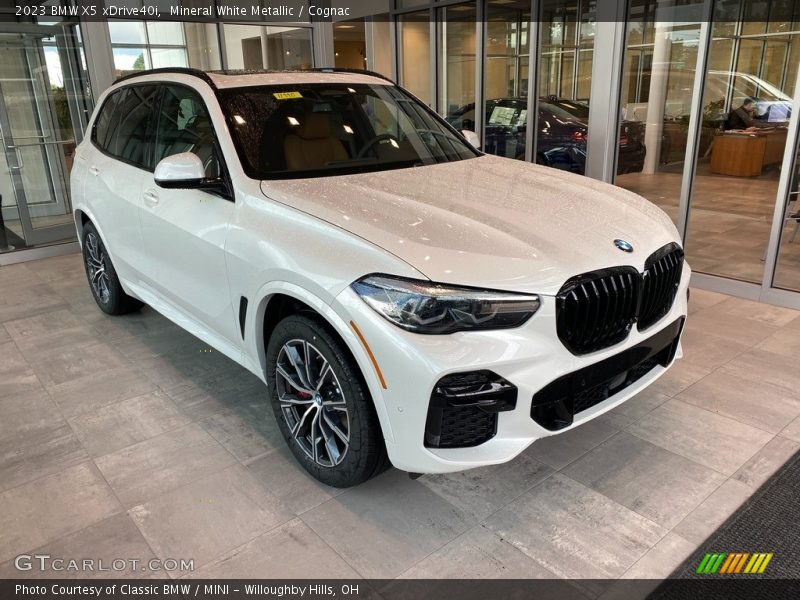Mineral White Metallic / Cognac 2023 BMW X5 xDrive40i