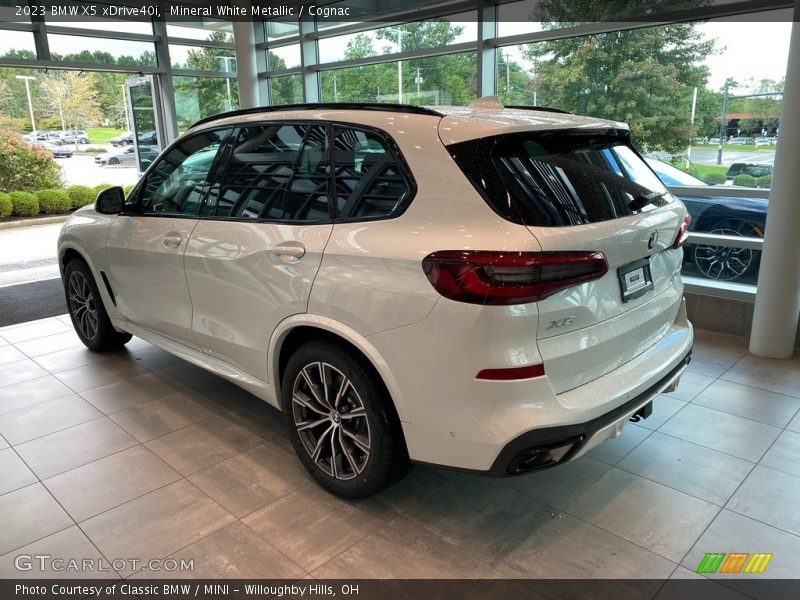 Mineral White Metallic / Cognac 2023 BMW X5 xDrive40i