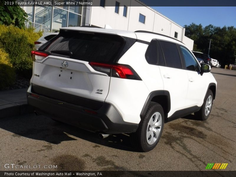 Super White / Nutmeg 2019 Toyota RAV4 LE AWD