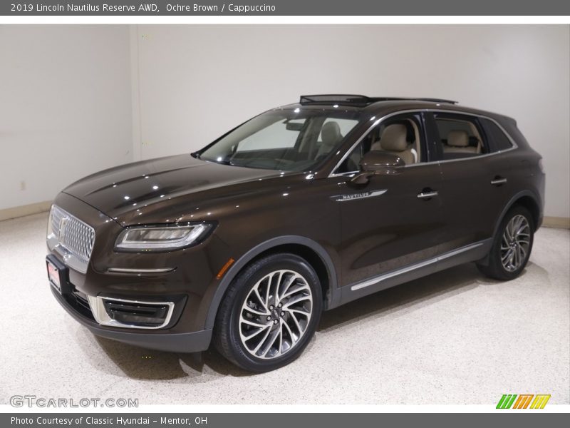 Front 3/4 View of 2019 Nautilus Reserve AWD