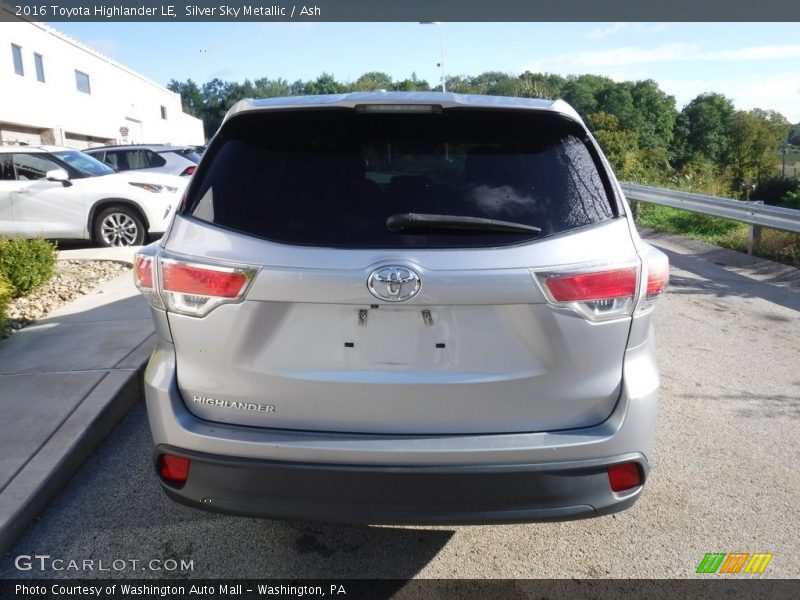 Silver Sky Metallic / Ash 2016 Toyota Highlander LE