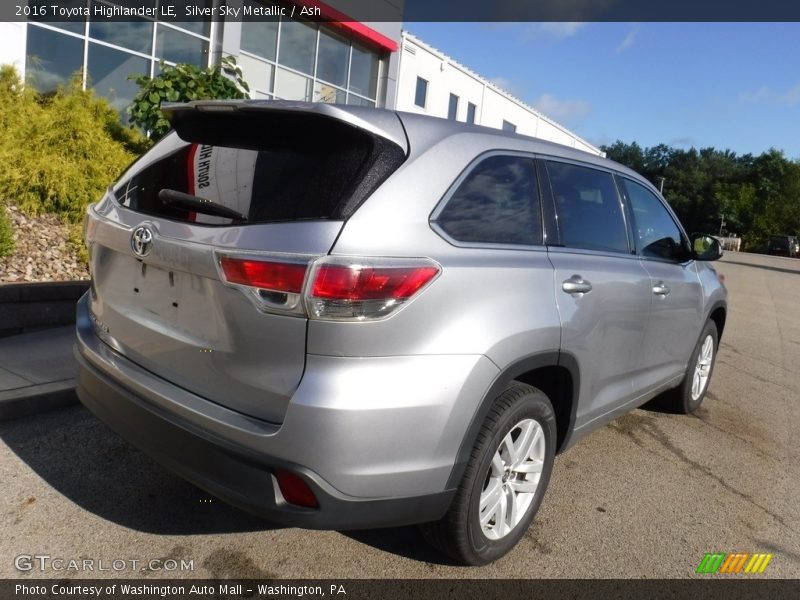 Silver Sky Metallic / Ash 2016 Toyota Highlander LE