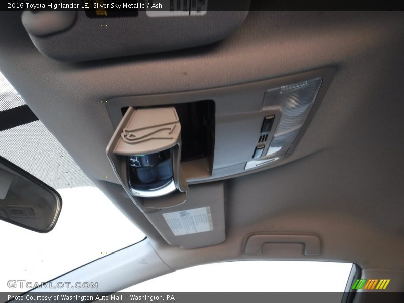 Silver Sky Metallic / Ash 2016 Toyota Highlander LE