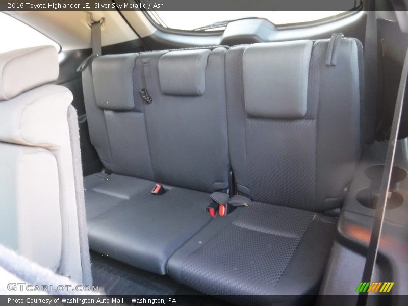 Silver Sky Metallic / Ash 2016 Toyota Highlander LE