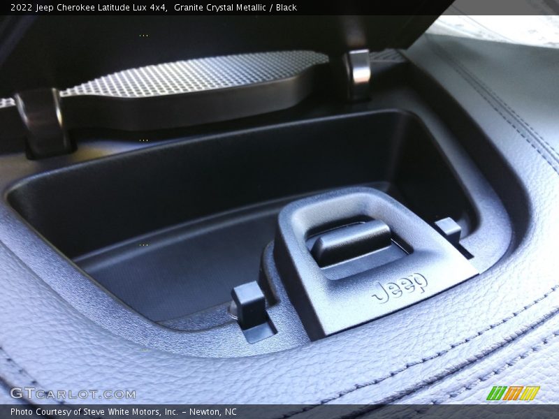 Granite Crystal Metallic / Black 2022 Jeep Cherokee Latitude Lux 4x4