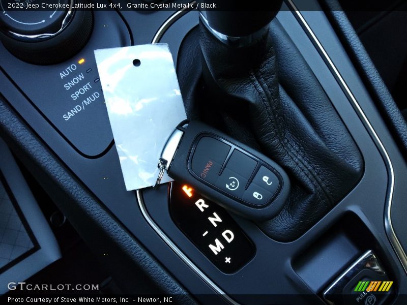 Granite Crystal Metallic / Black 2022 Jeep Cherokee Latitude Lux 4x4