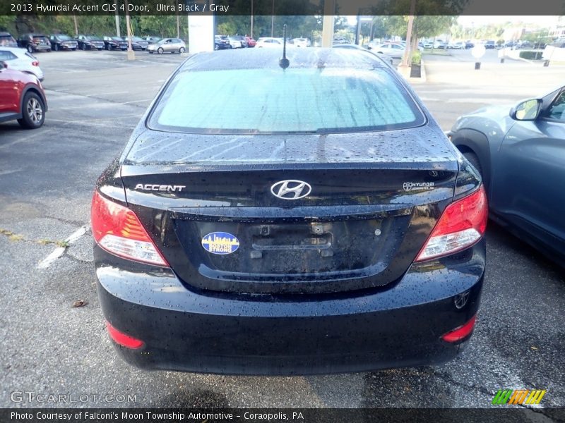 Ultra Black / Gray 2013 Hyundai Accent GLS 4 Door