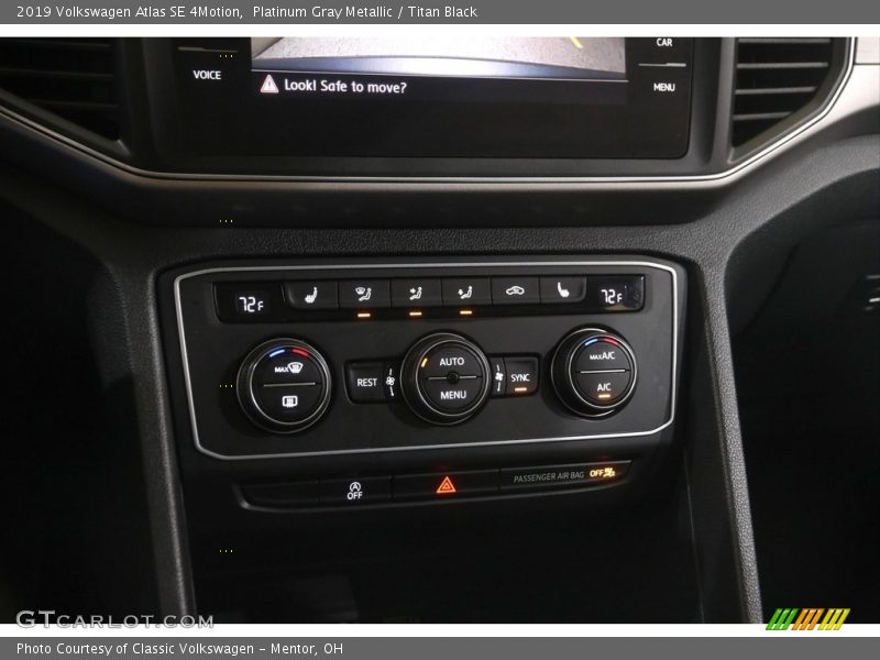 Platinum Gray Metallic / Titan Black 2019 Volkswagen Atlas SE 4Motion
