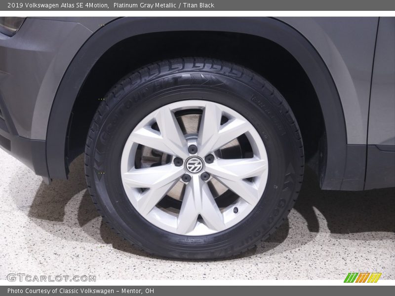 Platinum Gray Metallic / Titan Black 2019 Volkswagen Atlas SE 4Motion