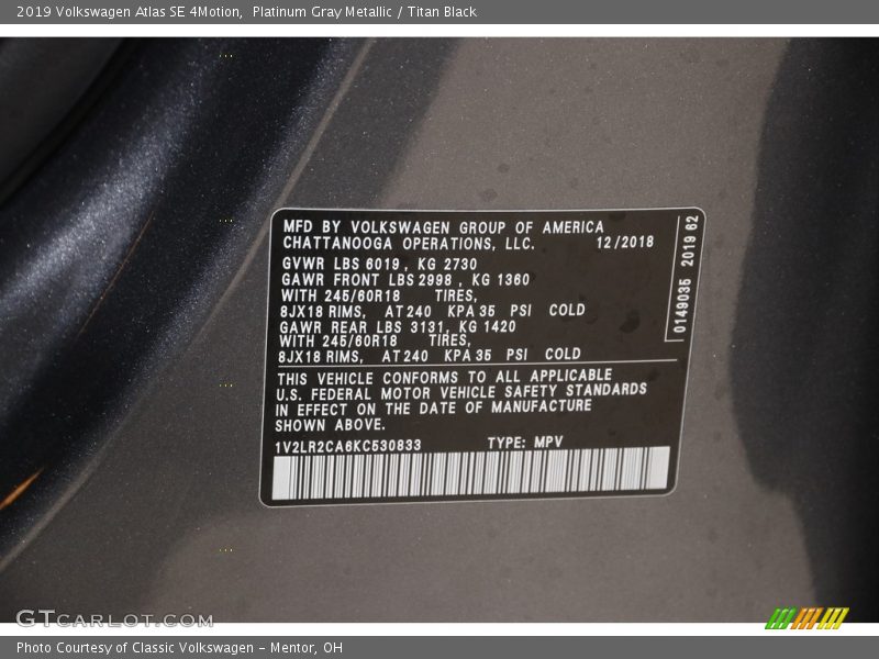 Platinum Gray Metallic / Titan Black 2019 Volkswagen Atlas SE 4Motion
