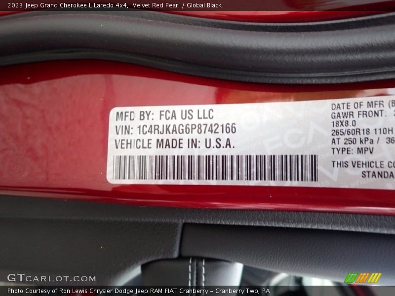 Velvet Red Pearl / Global Black 2023 Jeep Grand Cherokee L Laredo 4x4