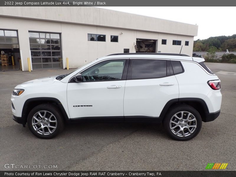 Bright White / Black 2022 Jeep Compass Latitude Lux 4x4