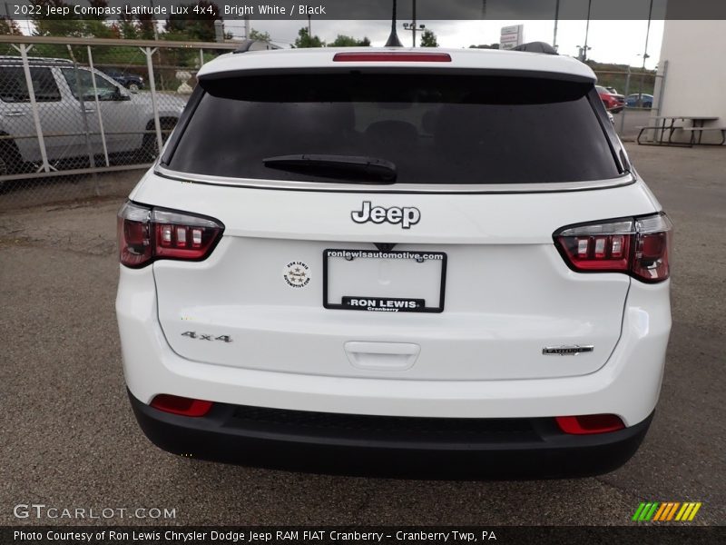 Bright White / Black 2022 Jeep Compass Latitude Lux 4x4