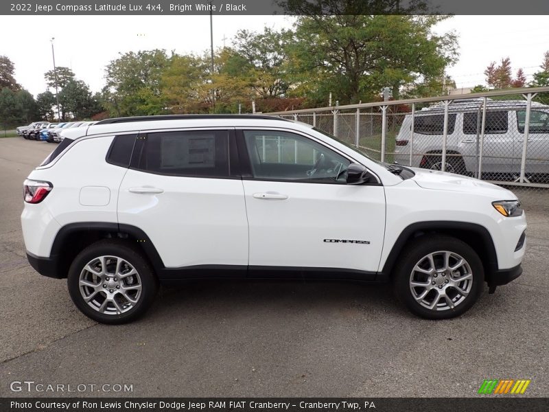 Bright White / Black 2022 Jeep Compass Latitude Lux 4x4