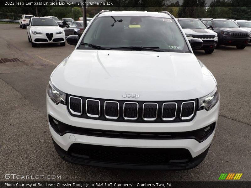 Bright White / Black 2022 Jeep Compass Latitude Lux 4x4