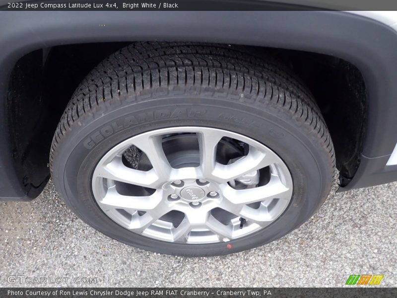 Bright White / Black 2022 Jeep Compass Latitude Lux 4x4