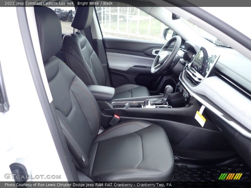 Bright White / Black 2022 Jeep Compass Latitude Lux 4x4
