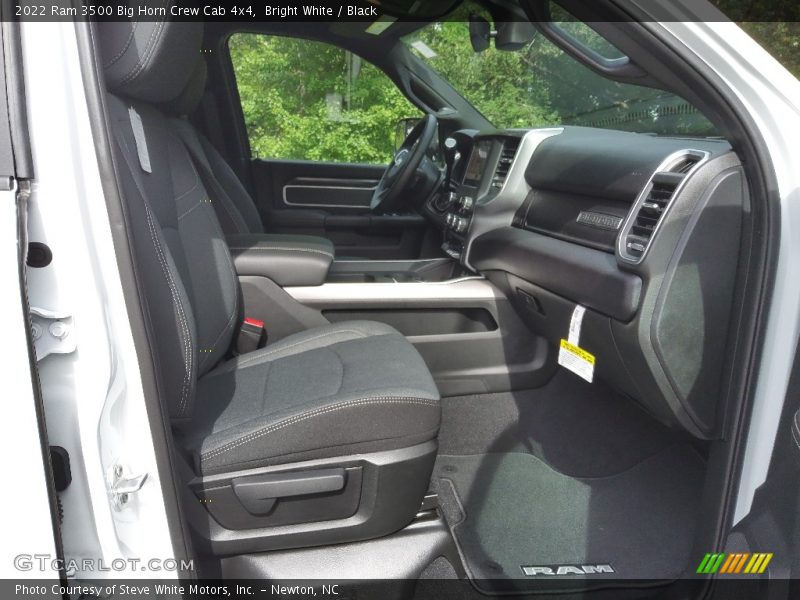 Bright White / Black 2022 Ram 3500 Big Horn Crew Cab 4x4
