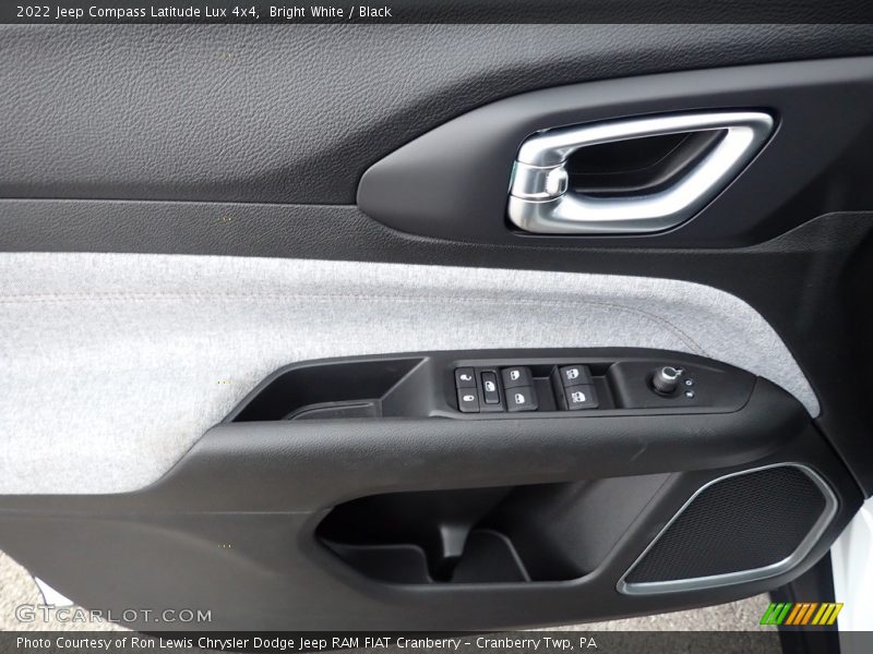 Bright White / Black 2022 Jeep Compass Latitude Lux 4x4