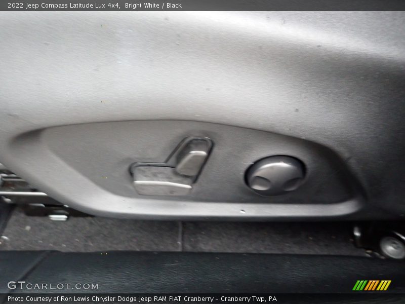 Bright White / Black 2022 Jeep Compass Latitude Lux 4x4