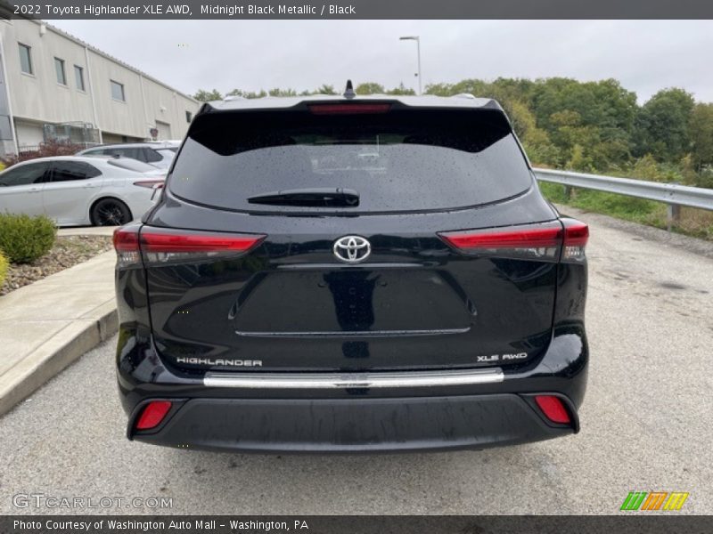 Midnight Black Metallic / Black 2022 Toyota Highlander XLE AWD