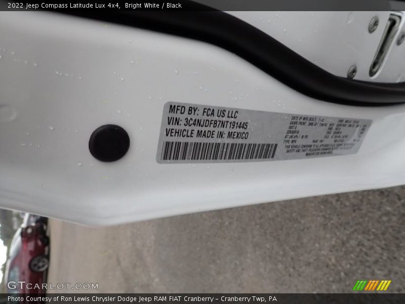 Bright White / Black 2022 Jeep Compass Latitude Lux 4x4